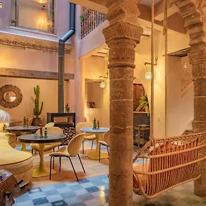 Mama Lova Hotel, Riad, Restaurant & Riad